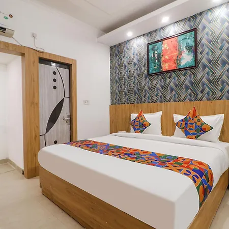 Fabexpress Rainbow Villa - Nr Igi Airport New Delhi